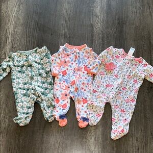 Floral baby One Pieces - Set of 3
0-3 months